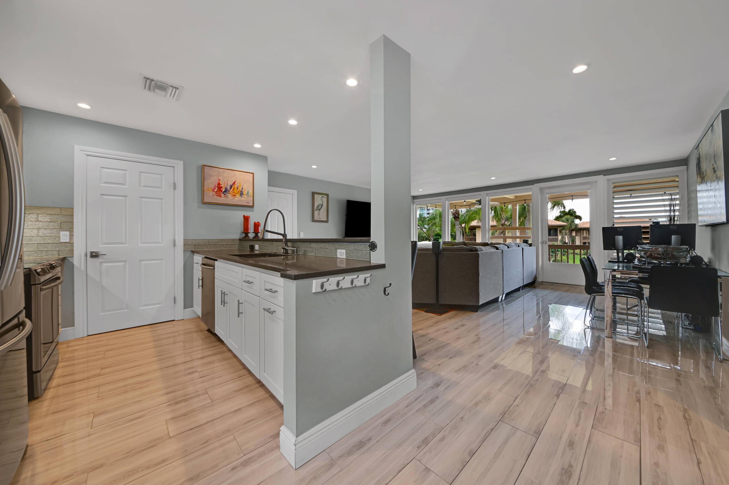 20023 Boca W Drive, Unit 3064 Boca Raton, FL 33434 - Photo 2 of 15 Kitchen