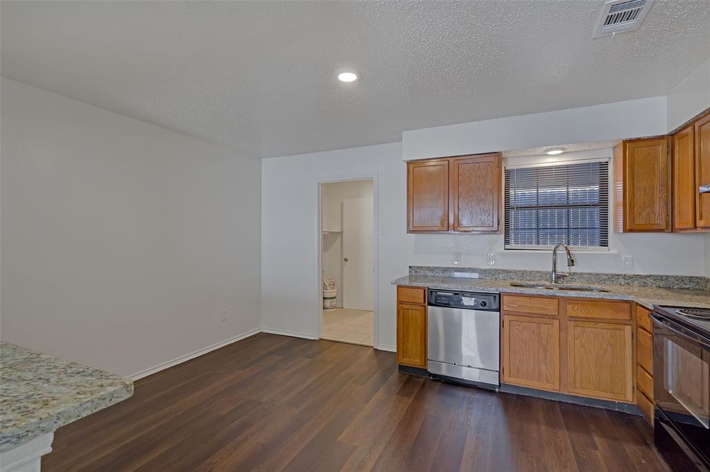 210 Rolston Road, Unit 2 Irving, TX 75060 - Photo 4 of 14 Gallery Image 4