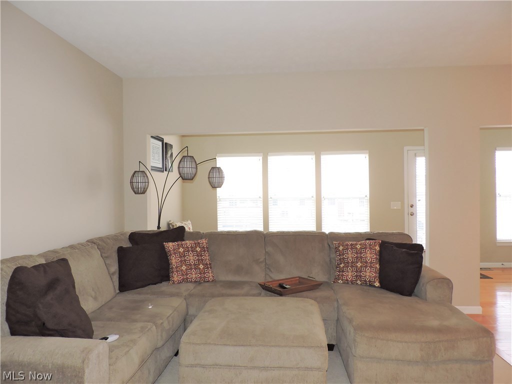103 Ridgestone Court Berea, OH 44017 - Photo 4 of 18 Gallery Image 4