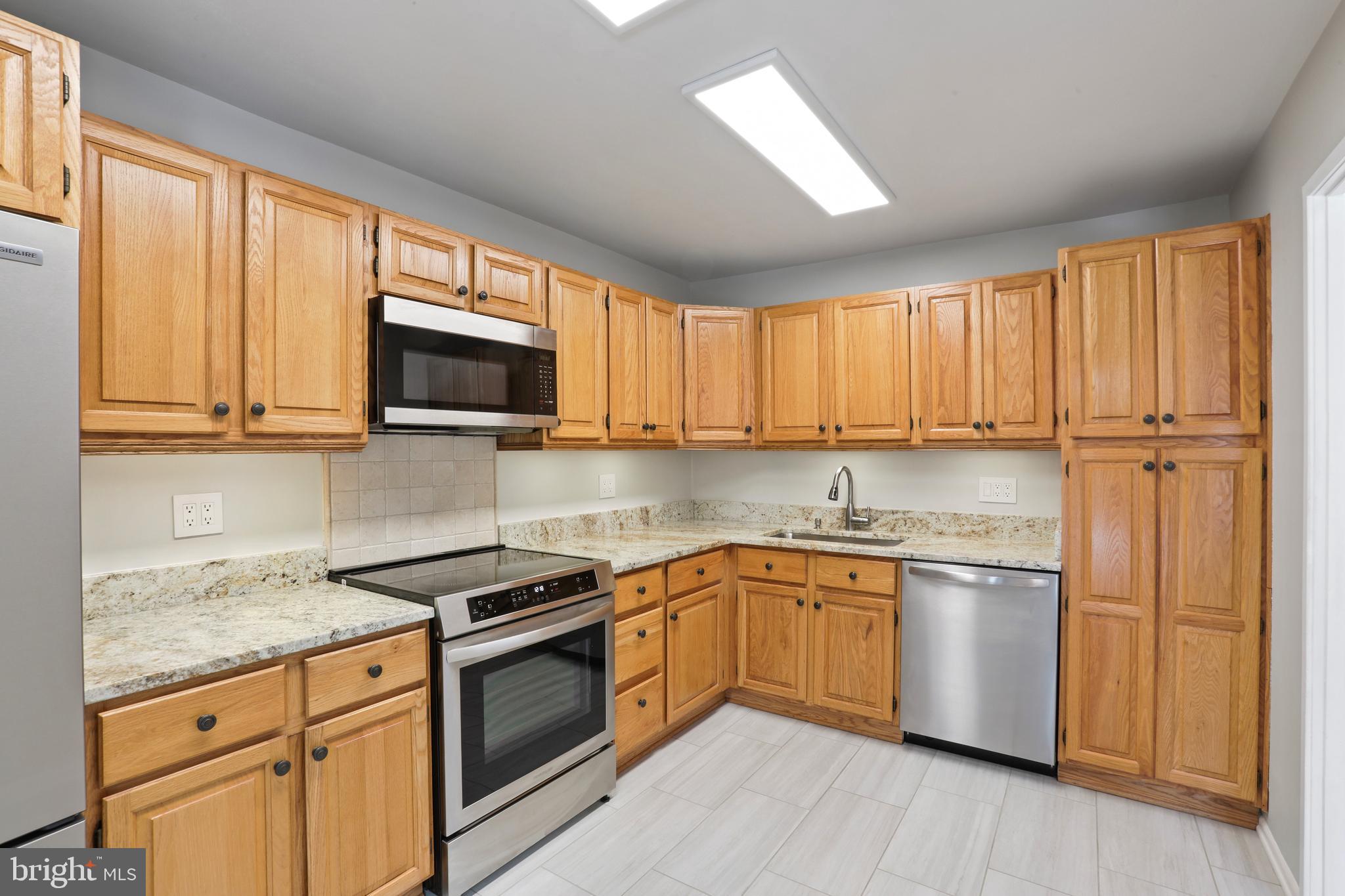 1644 Wainwright Drive Reston, VA 20190 - Photo 6 of 34 Kitchen