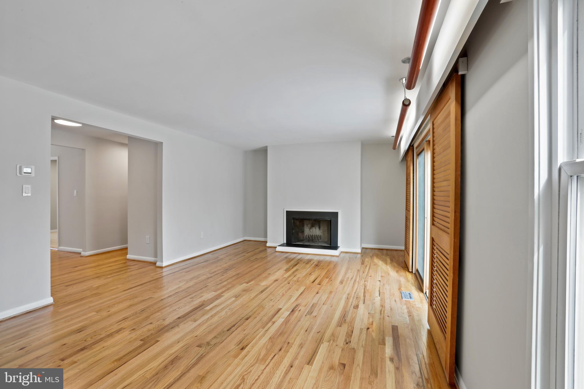 1644 Wainwright Drive Reston, VA 20190 - Photo 10 of 34 Living Room