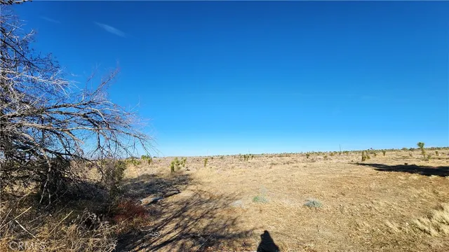 a view of an ocean and a building