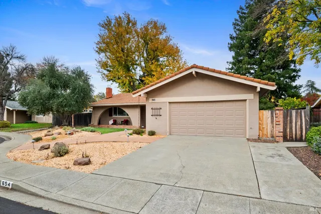 $630,000 | 654 Corte Seville, Vacaville, CA 95688