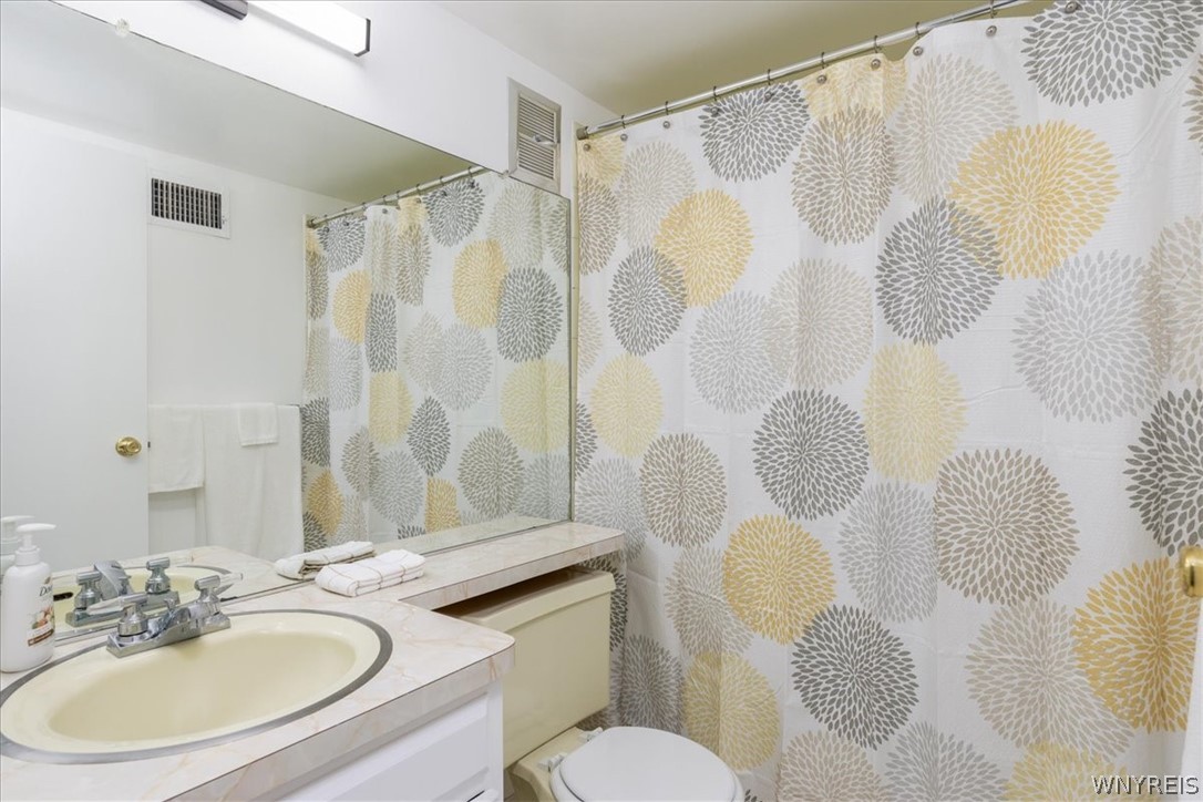 4547 Chestnut Ridge Road, Unit 114B Amherst, NY 14228 - Photo 14 of 17 Hall Bath