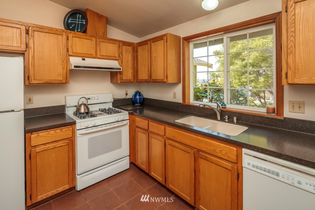 1391 McLeod Road Bellingham, WA 98226 - Photo 6 of 22 Gallery Image 6