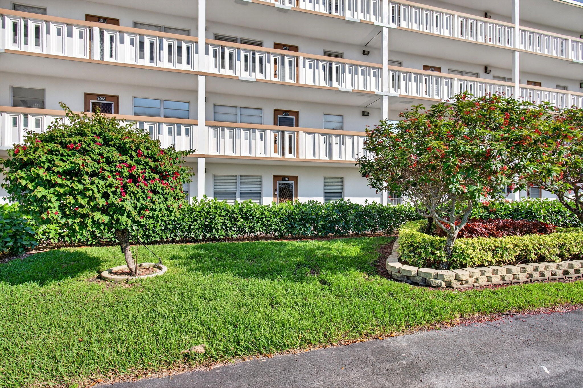 1017 Cornwall East Boca Raton, FL 33434 - Photo 4 of 97 4-web-or-mls-DSC_1328