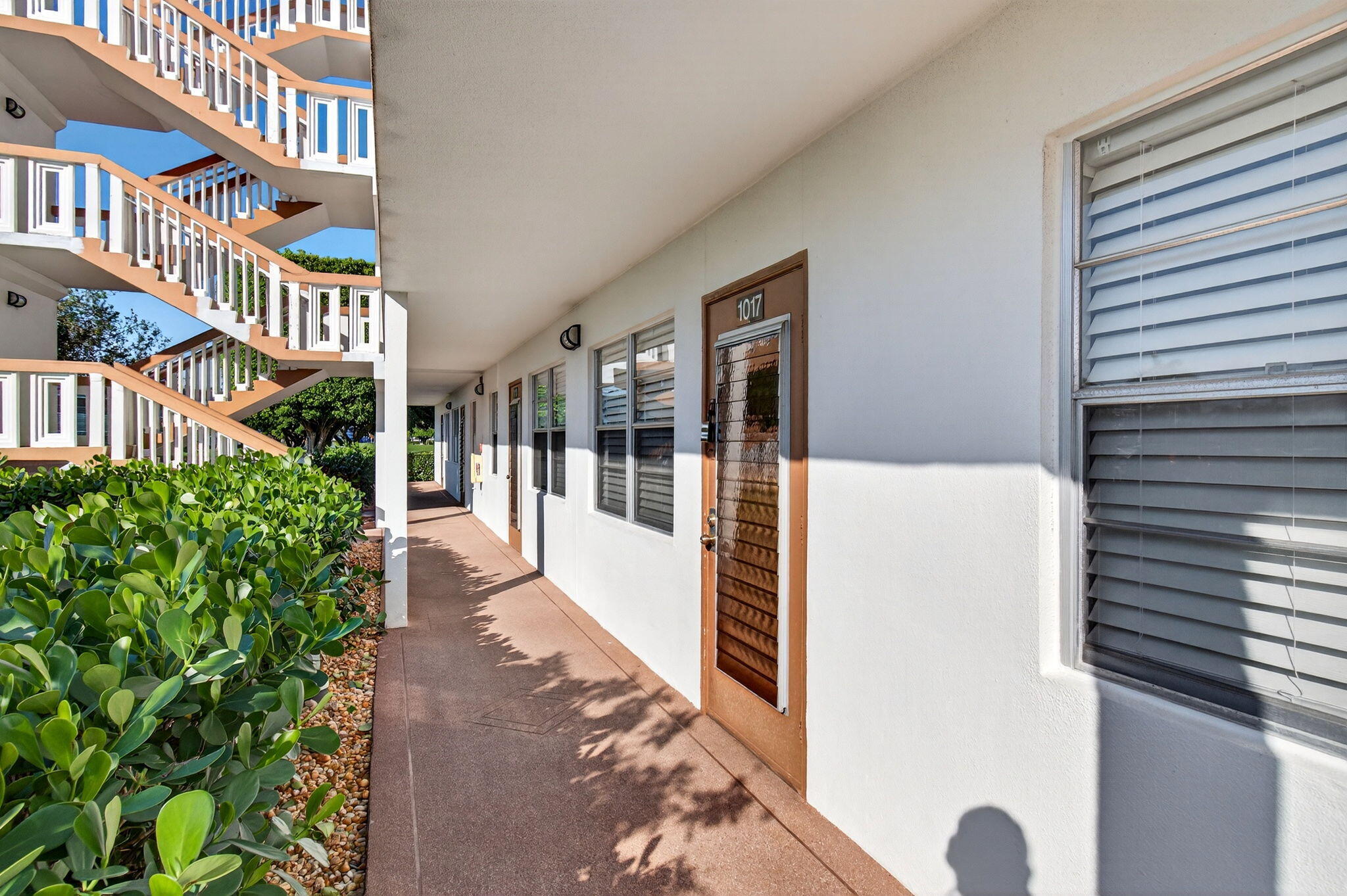 1017 Cornwall East Boca Raton, FL 33434 - Photo 8 of 97 9-web-or-mls-DSC_1410