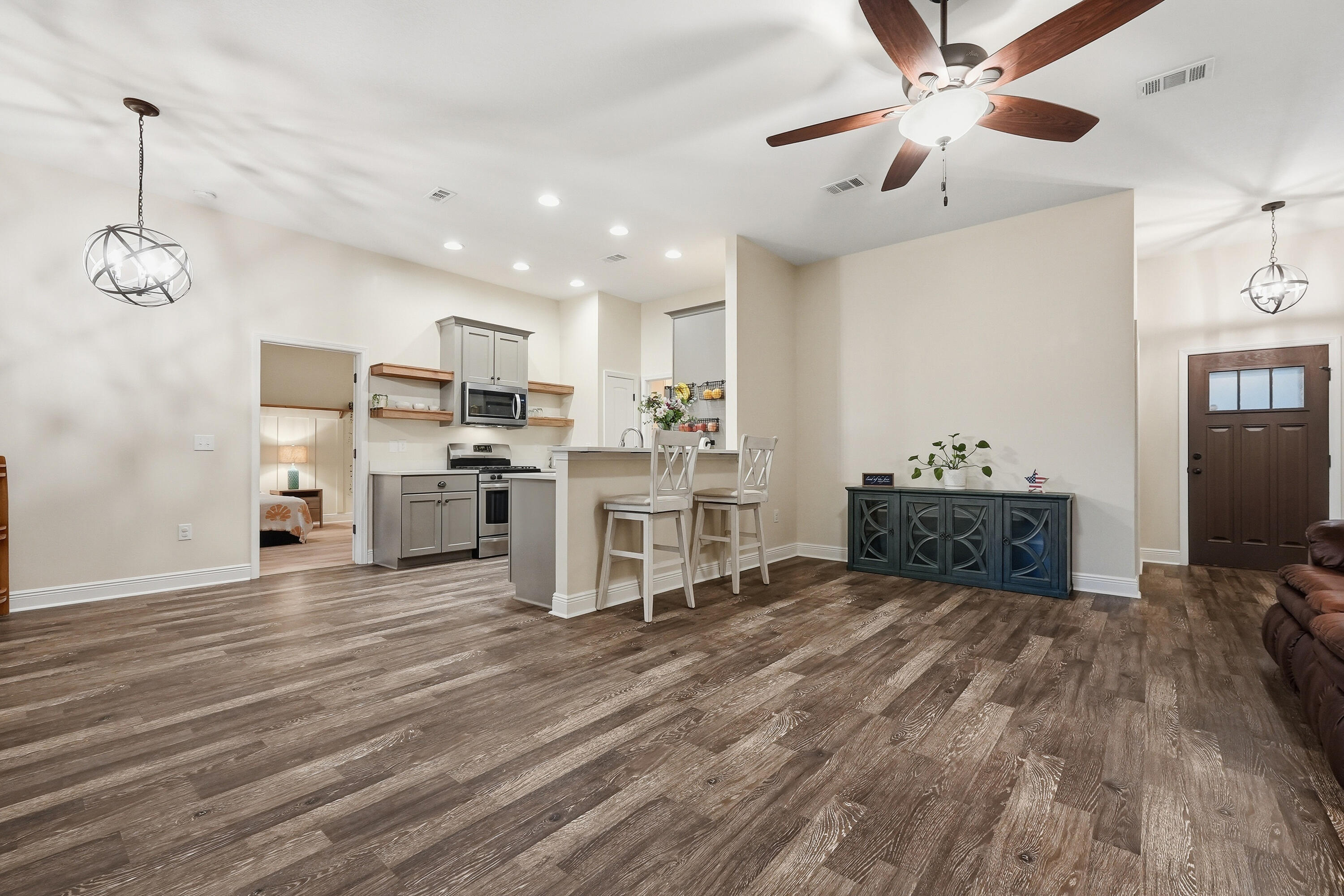 5463 Monterrey Road Crestview, FL 32539 - Photo 22 of 71 5463 monterrey rd interiors-9