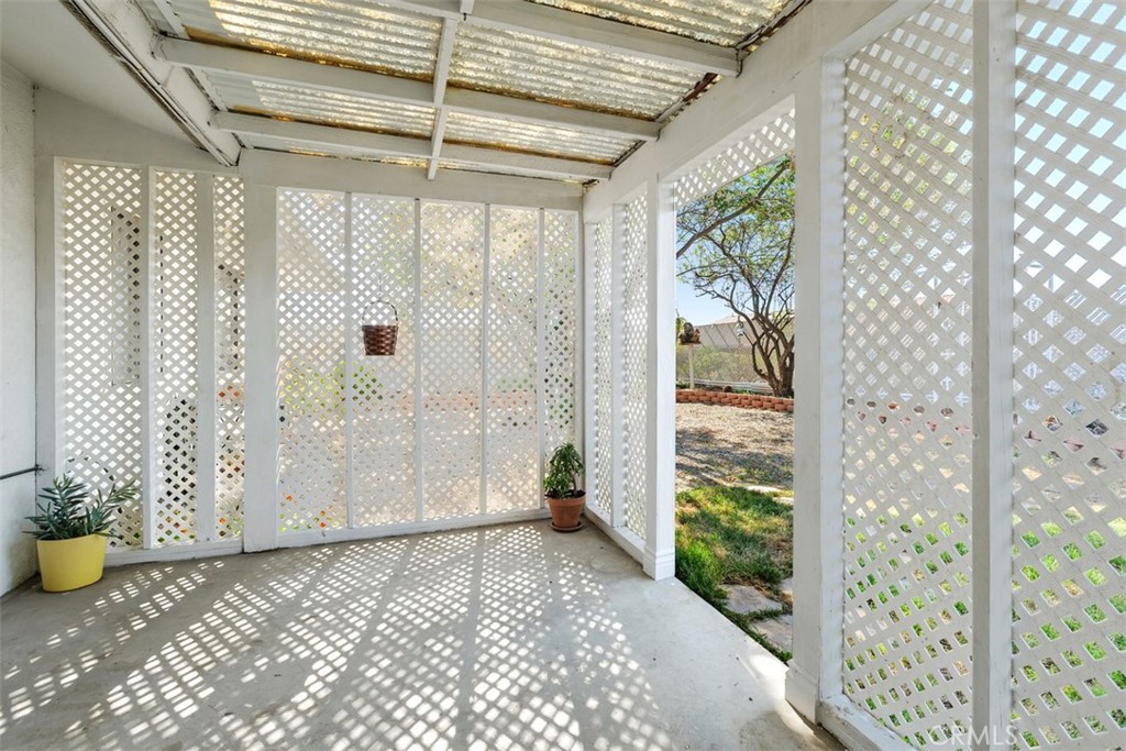 25785 Whitman Road Menifee, CA 92586 - Photo 20 of 23 Lattice Enclosed patio