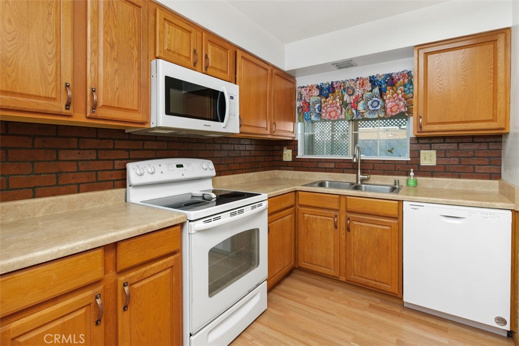 25785 Whitman Road Menifee, CA 92586 - Photo 7 of 23 Kitchen