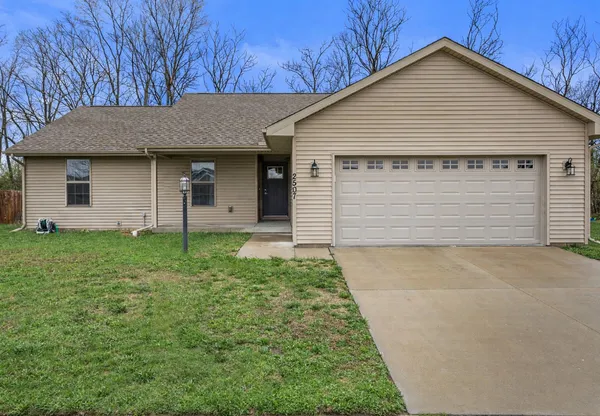 $285,000 | 2507 North Fairfield Drive, Urbana, IL 61802