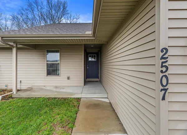 $285,000 | 2507 North Fairfield Drive, Urbana, IL 61802