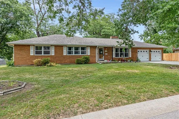 $299,000 | 602 Pierson Street, Excelsior Springs, MO 64024