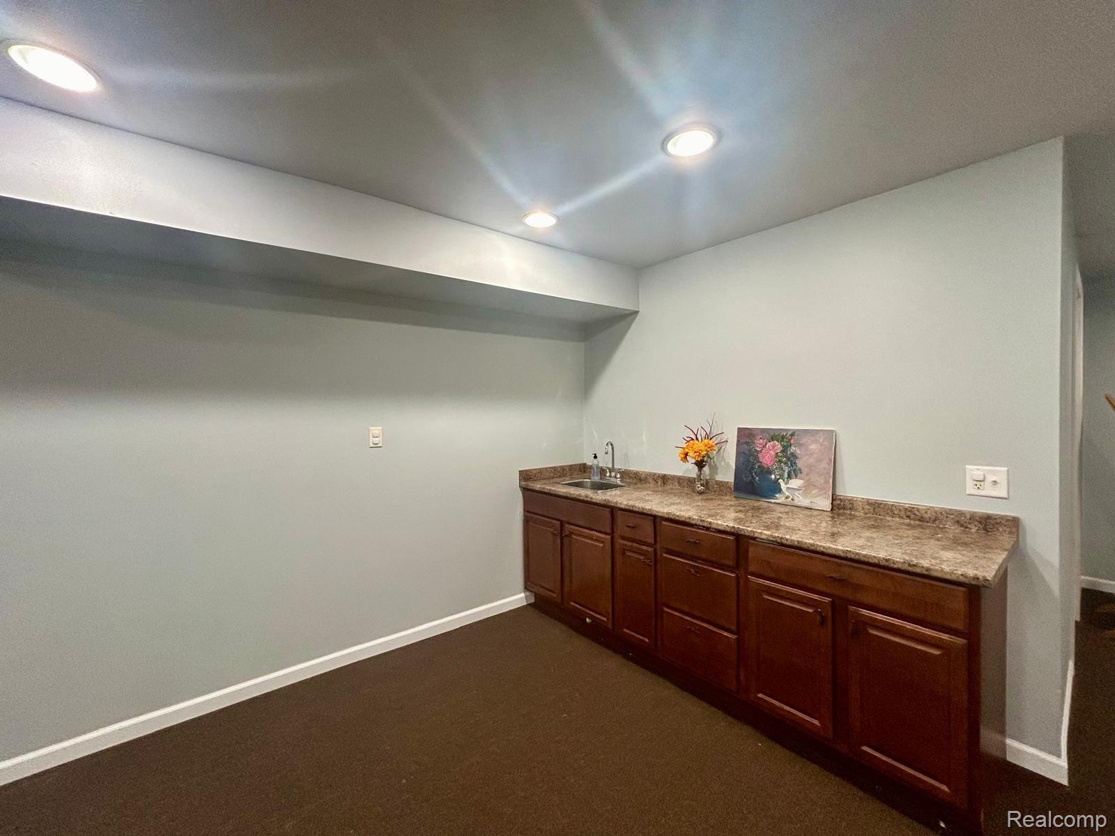 2168 London Bridge Drive Rochester, MI 48307 - Photo 13 of 17 Gallery Image 13