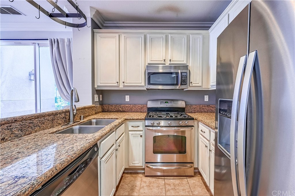 44987 Bellflower Lane Temecula, CA 92592 - Photo 10 of 35