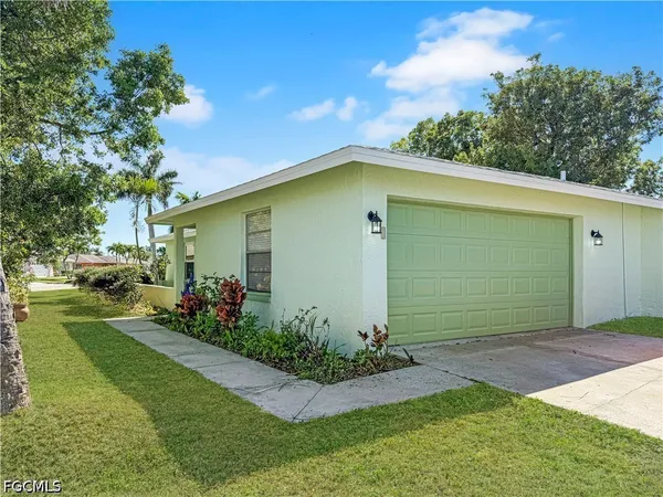$1,900 | 3510 Southeast 2nd Avenue, Cape Coral, FL 33904