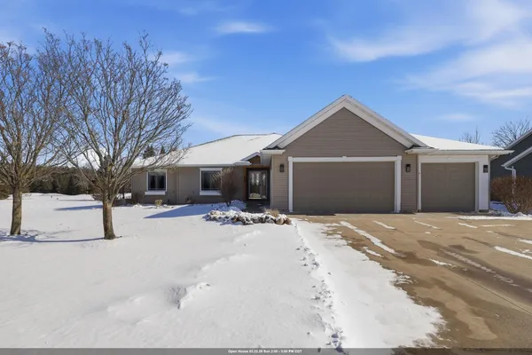 $425,000 | 1547 Foxfire Court, Waupaca, WI 54981