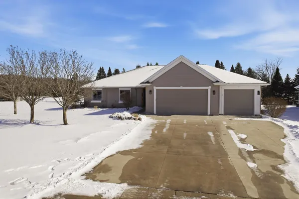 $425,000 | 1547 Foxfire Court, Waupaca, WI 54981