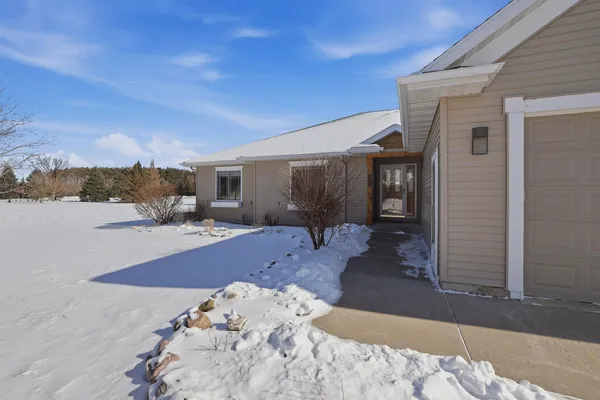 $425,000 | 1547 Foxfire Court, Waupaca, WI 54981