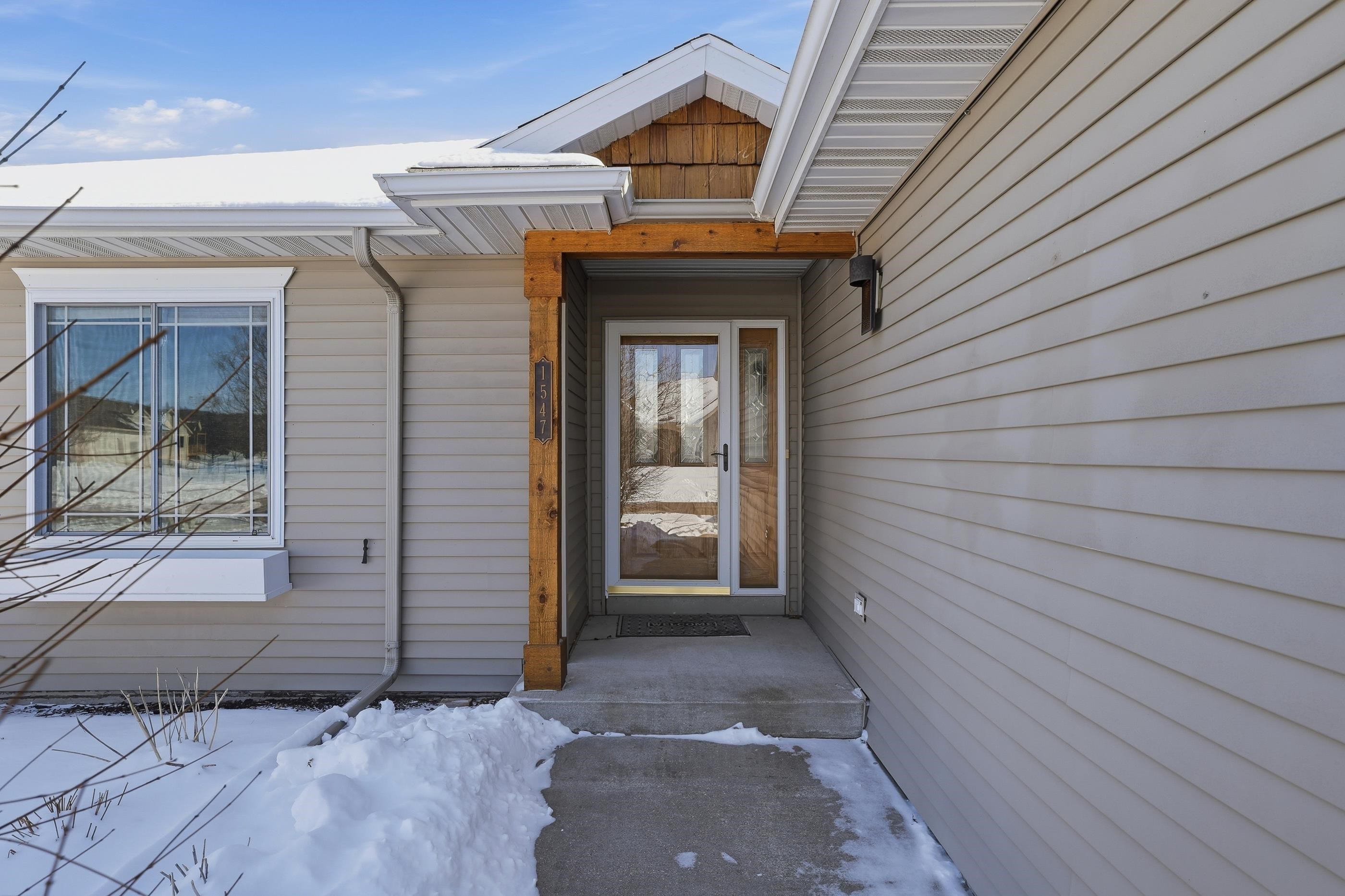 1547 Foxfire Court Waupaca, WI 54981 - Photo 4 of 70