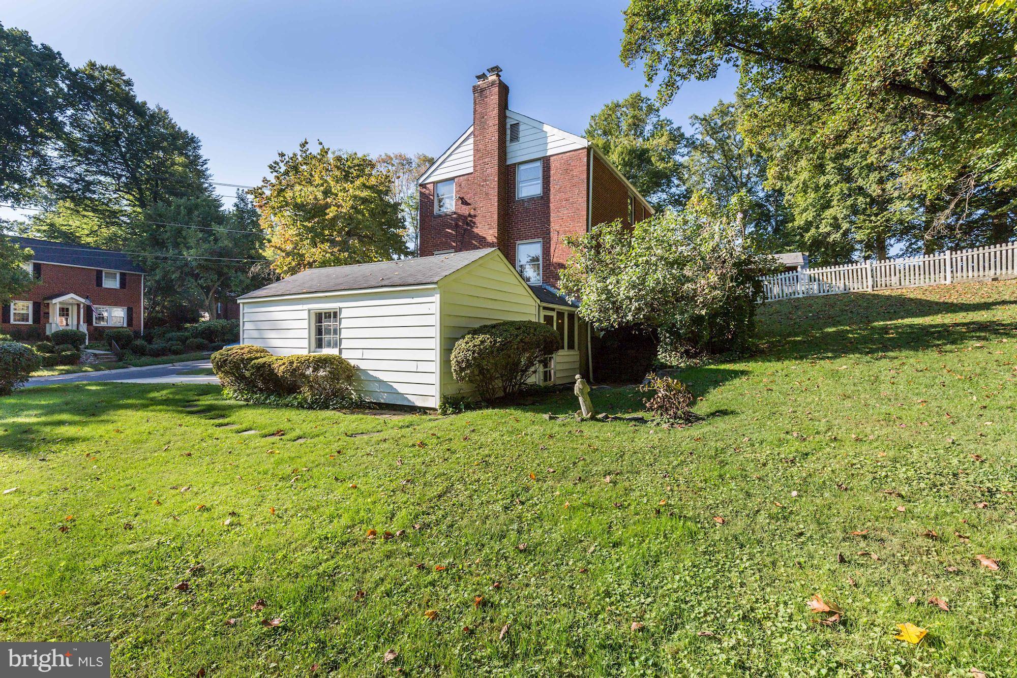 3101 Kingtree Street Silver Spring, MD 20902 - Photo 5 of 30 Garage and Side Yard