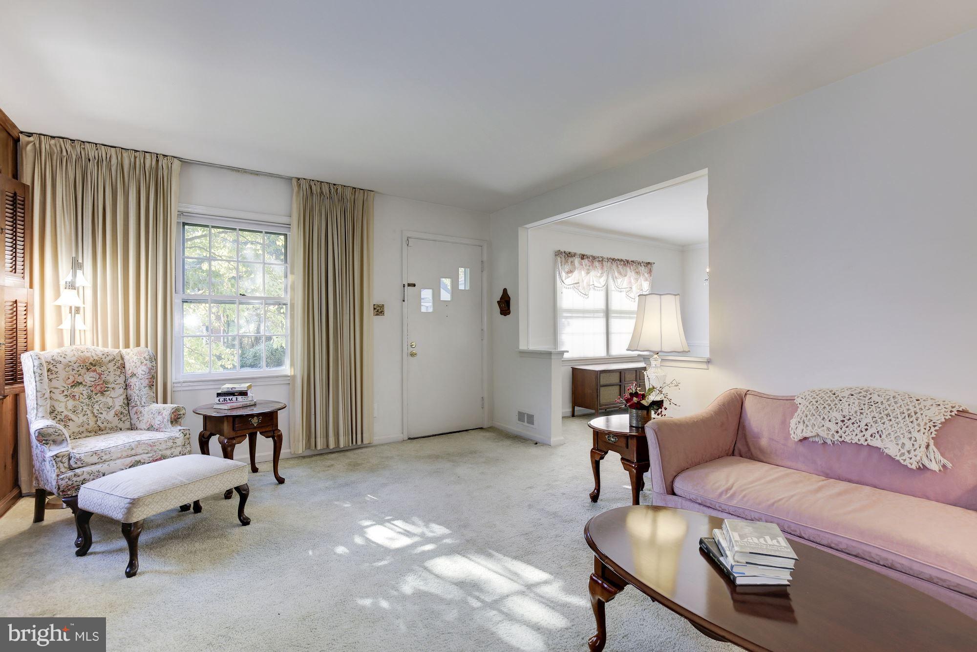 3101 Kingtree Street Silver Spring, MD 20902 - Photo 6 of 30 Living Room