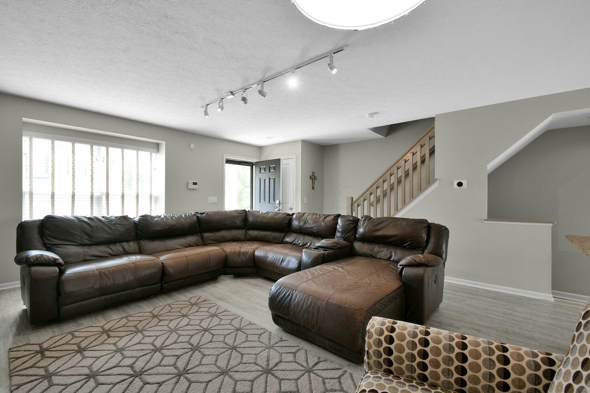 6206 Needletail Road Columbus, OH 43230 - Photo 5 of 25 7-web-or-mls-6206-needletail-rd