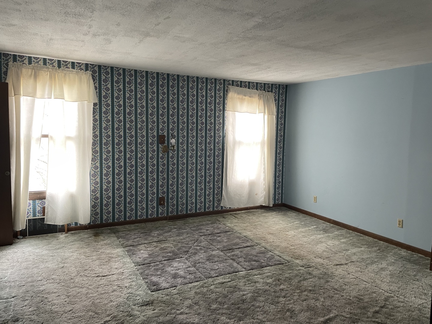 26644 Avers Road Sterling, IL 61081 - Photo 12 of 19 an empty room with windows