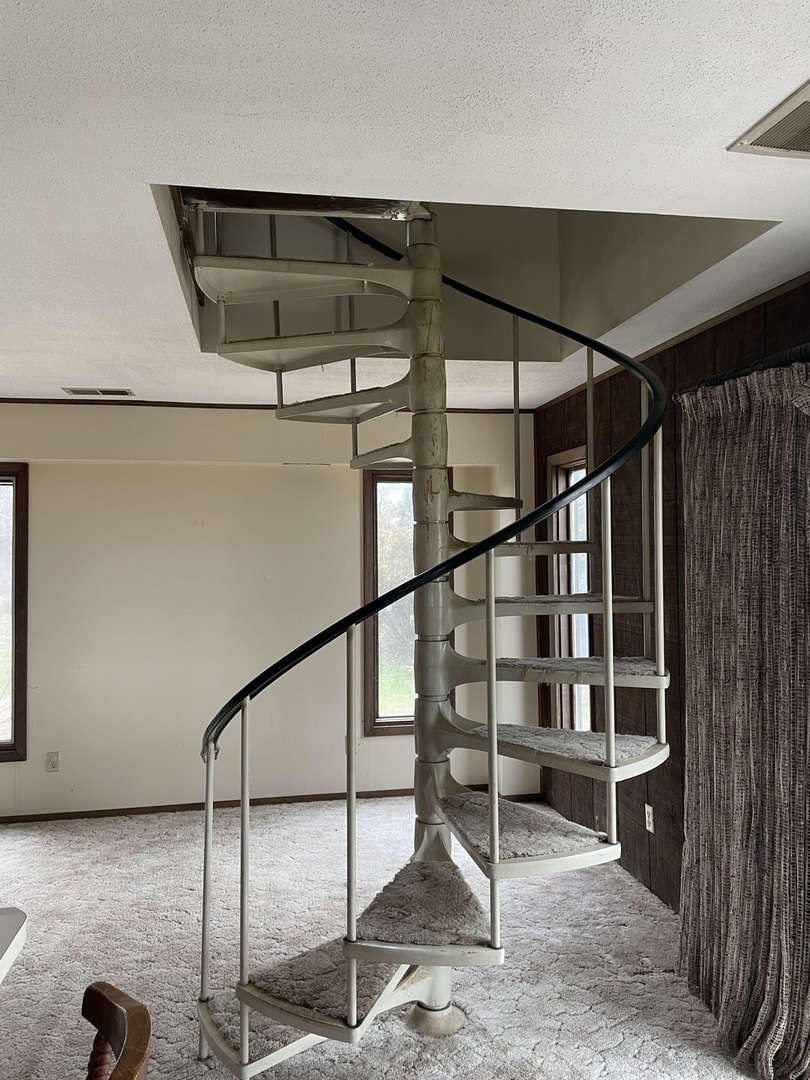 26644 Avers Road Sterling, IL 61081 - Photo 4 of 19 a view of entryway