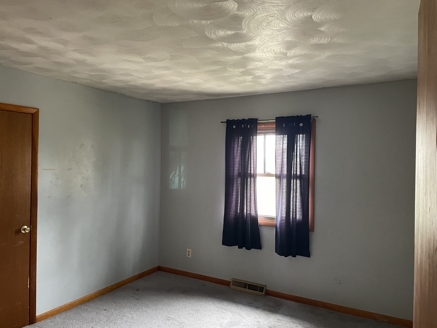 26644 Avers Road Sterling, IL 61081 - Photo 10 of 19 an empty room with window