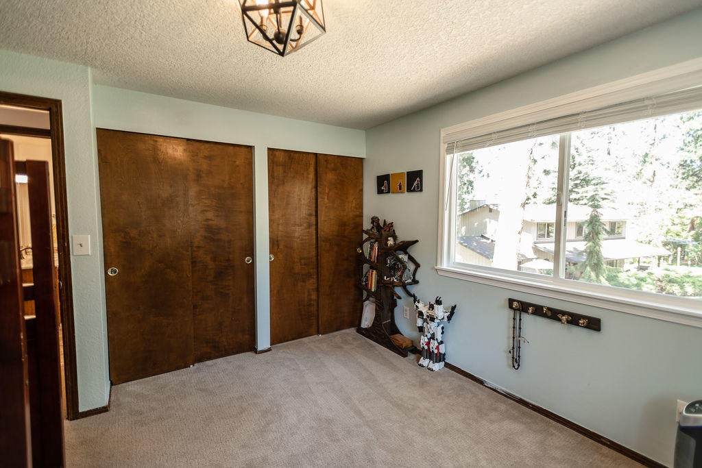20367 Strawline Road Bend, OR 97702 - Photo 28 of 40 DSC_4173