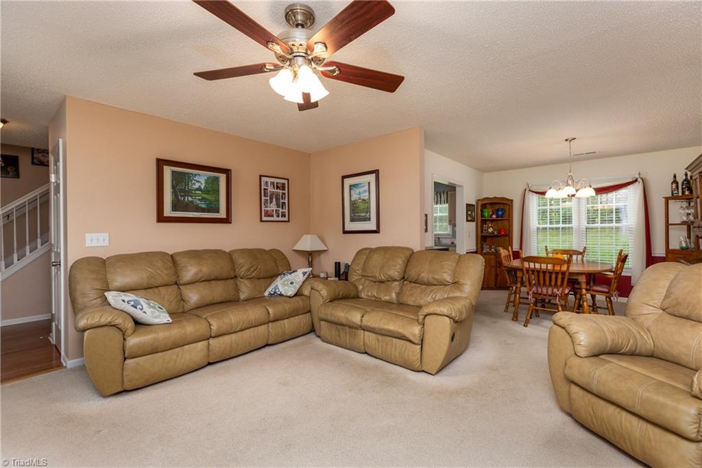 3310 Timberwolf Avenue High Point, NC 27265 - Photo 5 of 24 FANTASTIC LIVING SPACE WITH ADJACENT DINING AREA