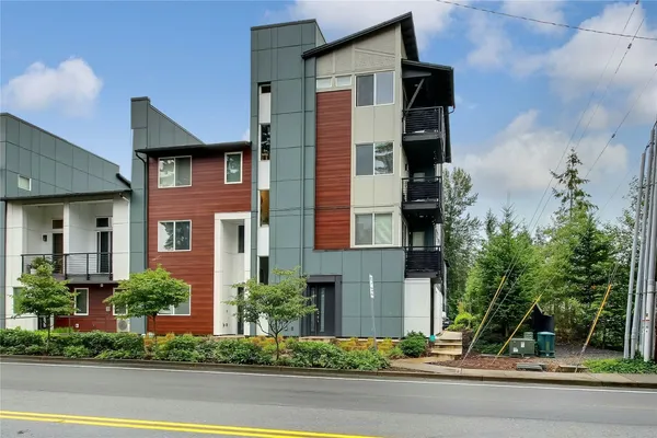 $4,250 | 23103 Northeast 8th Street, Unit 8, Sammamish, WA 98074