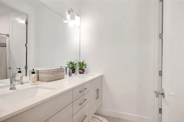 $4,250 | 23103 Northeast 8th Street, Unit 8, Sammamish, WA 98074
