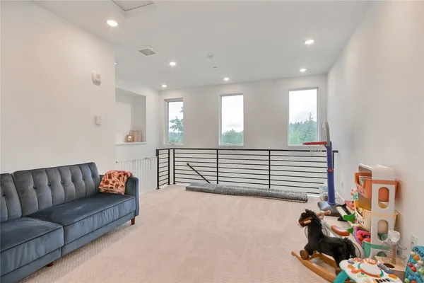 $4,250 | 23103 Northeast 8th Street, Unit 8, Sammamish, WA 98074