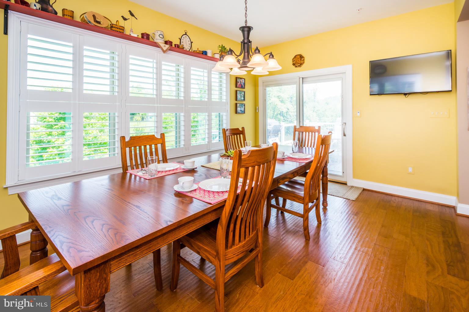 9752 Powder Hall Road Perry Hall, MD 21128 - Photo 29 of 129 MORNING ROOM - SLIDER LEADS TO DECK