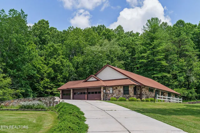 $300,000 | 10 Meadows Road, Sparta, TN 38583