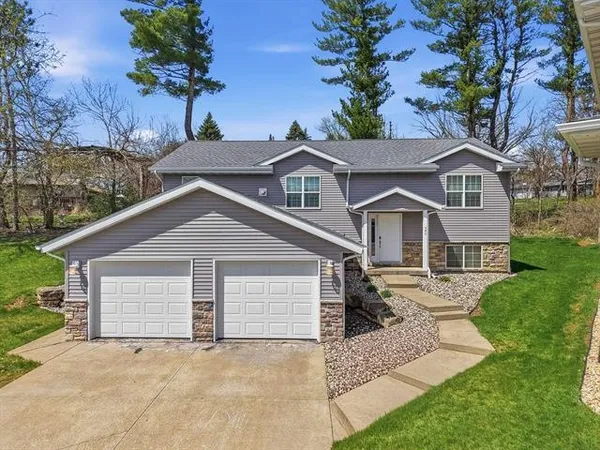 $395,900 | 330 Waite Lane, Unit 3, Platteville, WI 53818