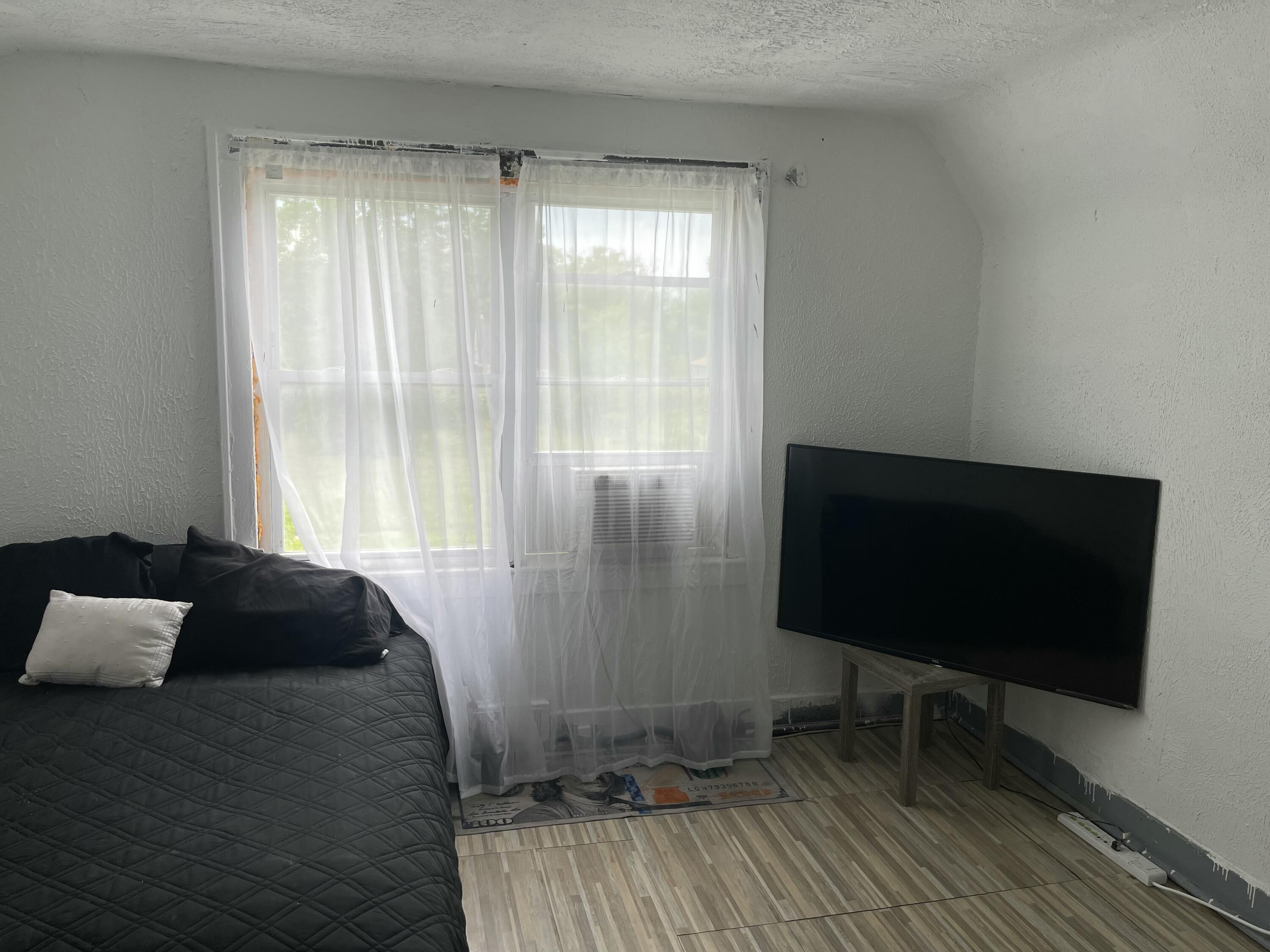 14122 Mendota Street Detroit, MI 48238 - Photo 8 of 22 IMG_1661