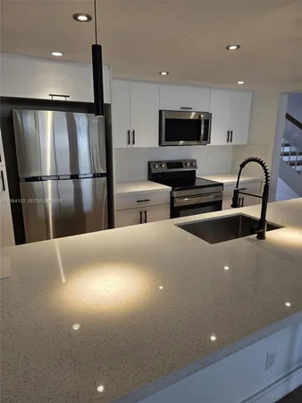 $3,200 | 10951 Cypress Road, Unit 10951, Pembroke Pines, FL 33026