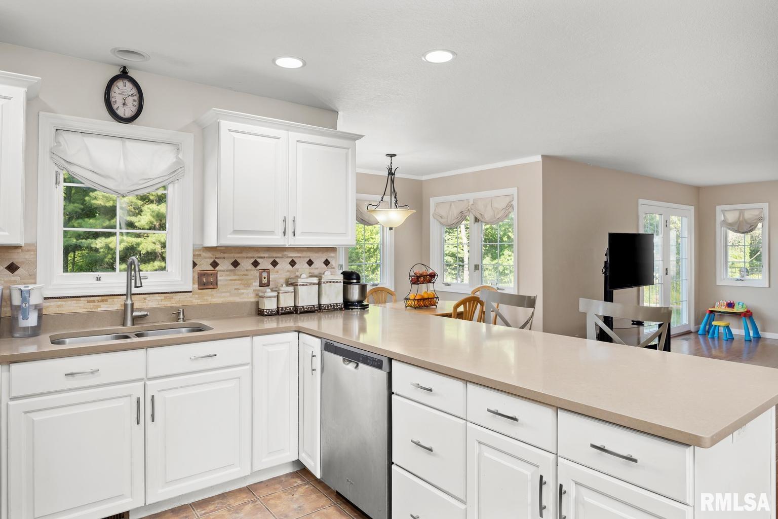 5122 North Rothmere Drive Peoria, IL 61615 - Photo 15 of 58 Gallery Image 15