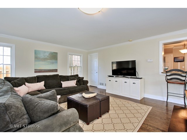 634 Exmoor Road Kenilworth, IL 60043 - Photo 8 of 24