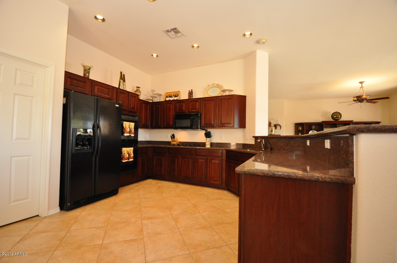 4541 East Walnut Road Gilbert, AZ 85297 - Photo 7 of 19 Kitchen