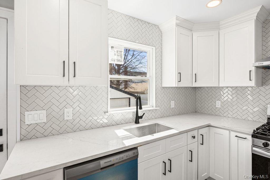 19 Rugby Road Merrick, NY 11566 - Photo 15 of 38