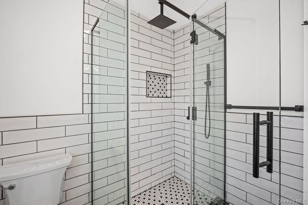 19 Rugby Road Merrick, NY 11566 - Photo 23 of 38