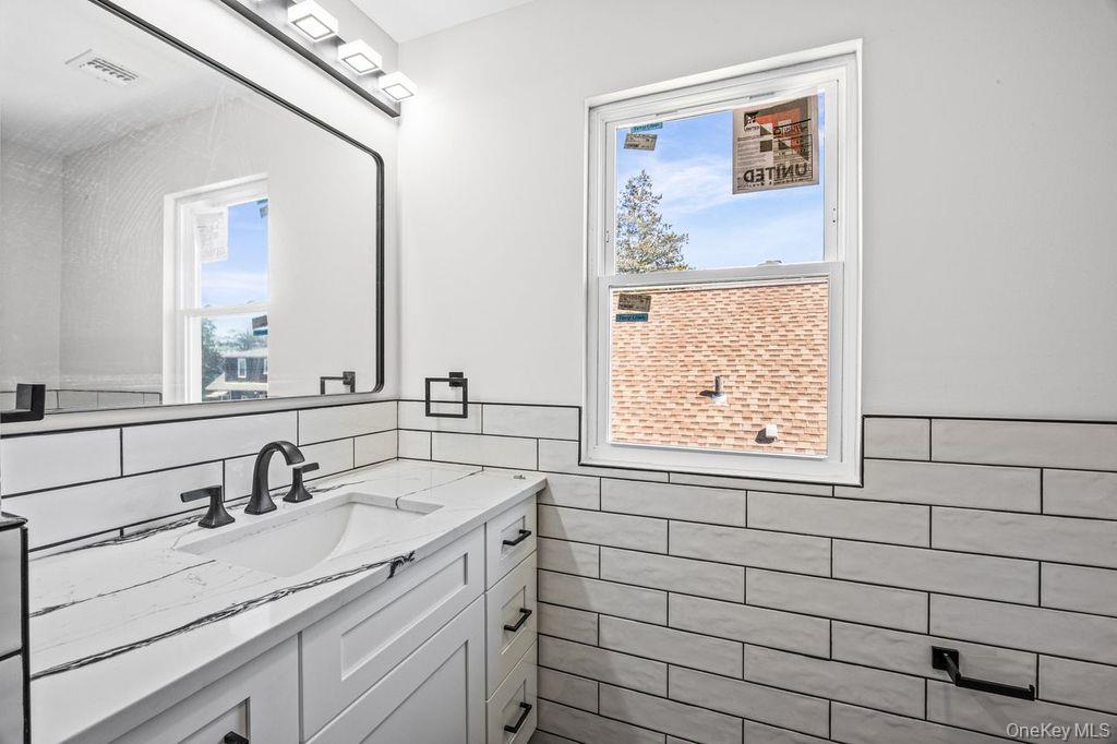 19 Rugby Road Merrick, NY 11566 - Photo 24 of 38