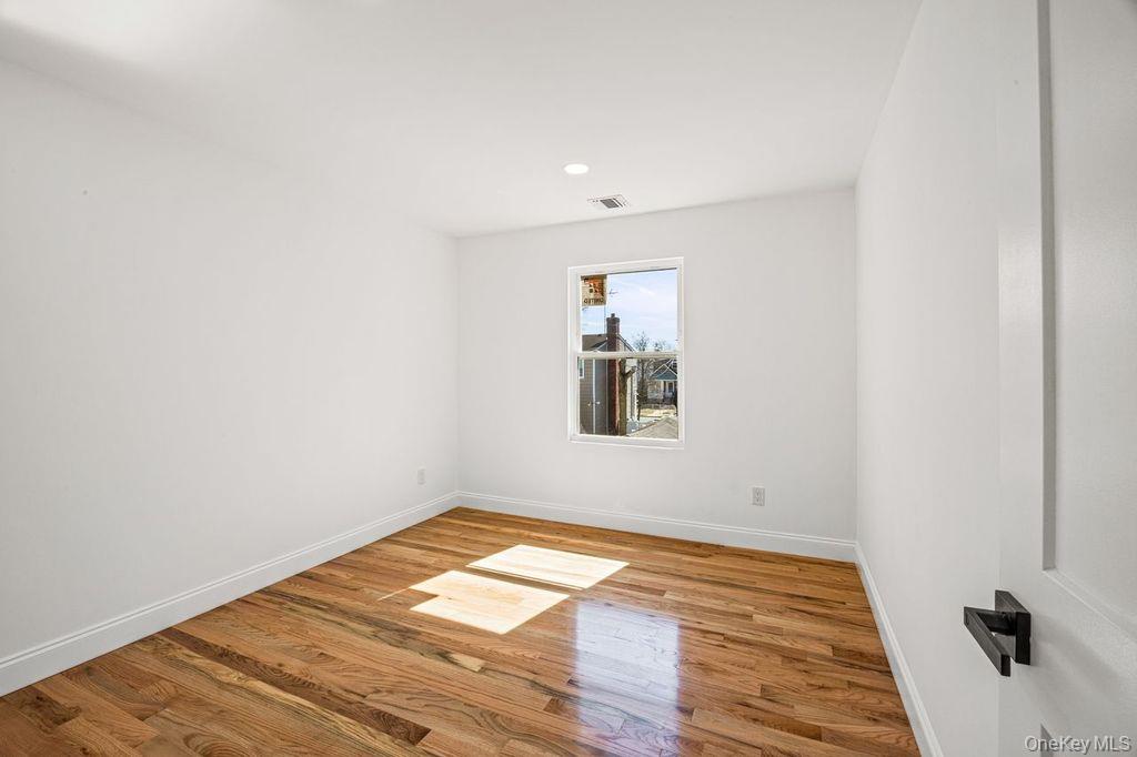 19 Rugby Road Merrick, NY 11566 - Photo 25 of 38