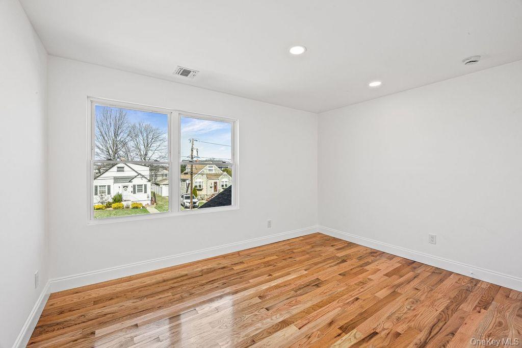 19 Rugby Road Merrick, NY 11566 - Photo 29 of 38