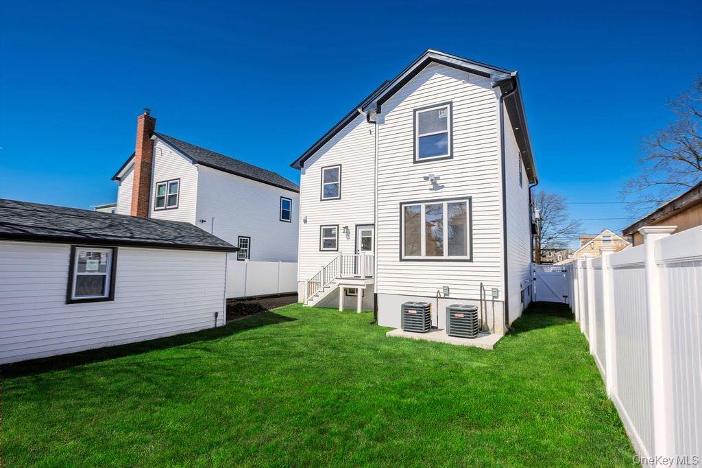 19 Rugby Road Merrick, NY 11566 - Photo 34 of 38