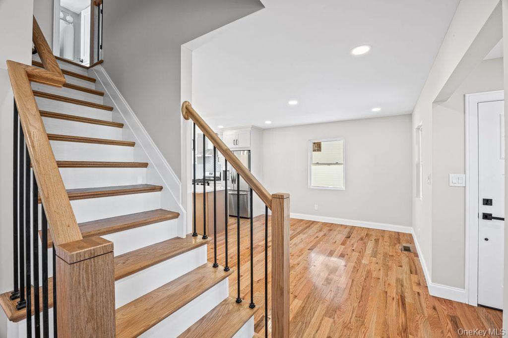 19 Rugby Road Merrick, NY 11566 - Photo 4 of 38